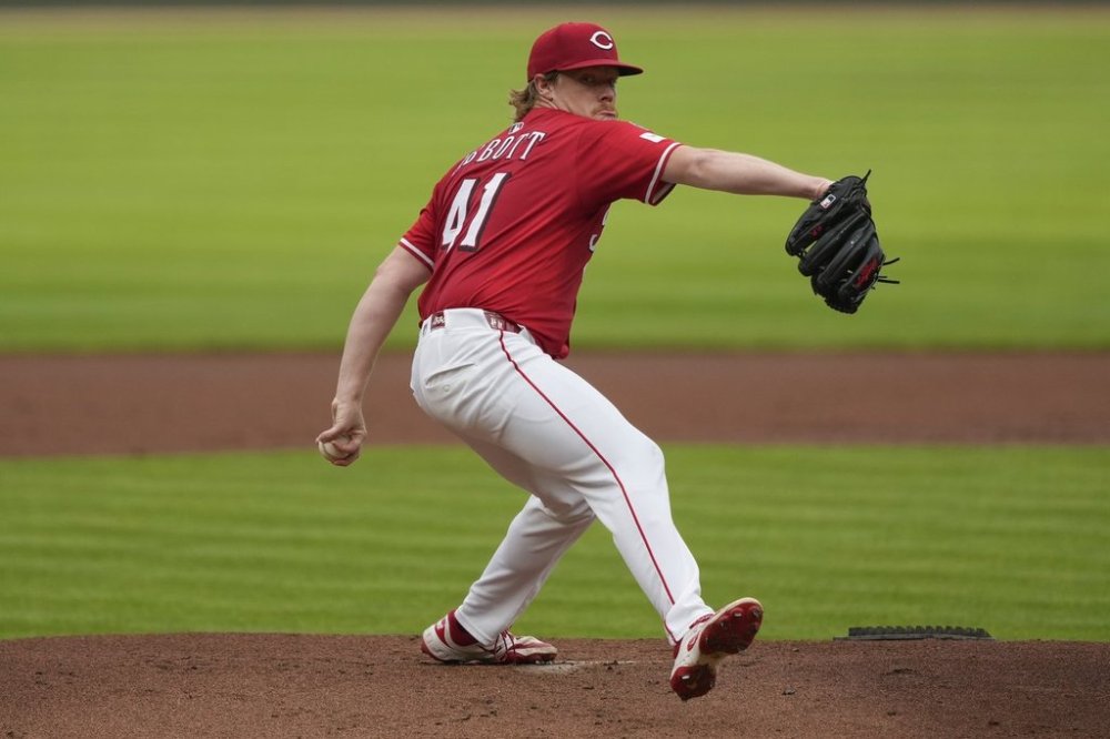 Cincinnati Reds pitcher Andrew Abbott throws during the first inning of a baseball game against the Miami Marlins in Cincinnati, Wednesday, July 9, 2025. (AP Photo/Carolyn Kaster)