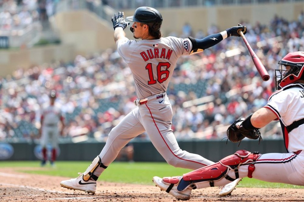Boston Red Sox's Jarren Duran hits a two-run single during the fifth inning of baseball game against the Minnesota Twins, Wednesday, July 30, 2025, in Minneapolis. (AP Photo/Matt Krohn)