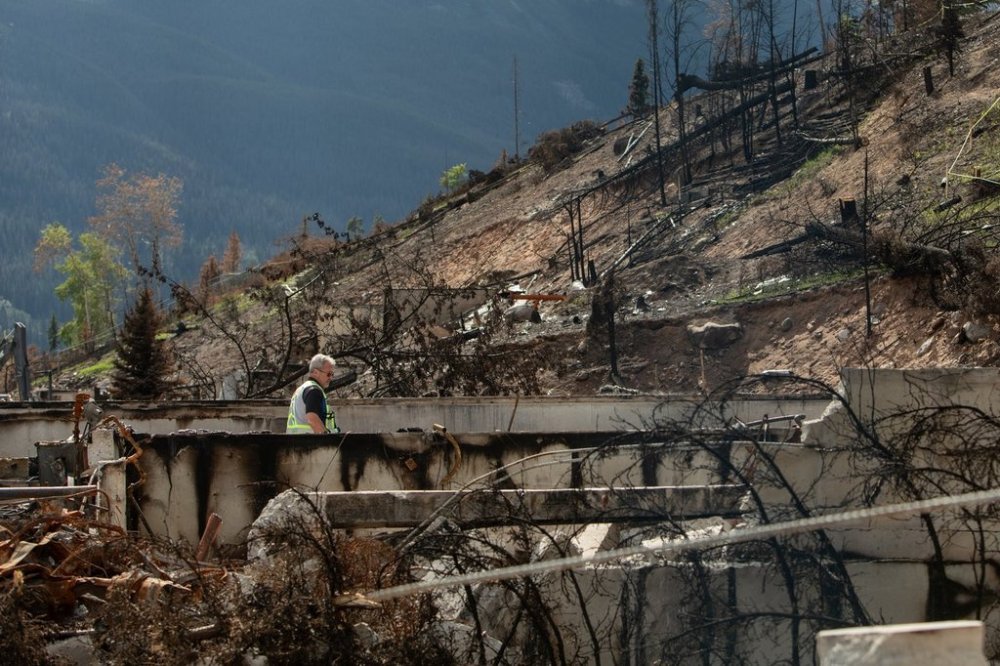 Workers continue to assess, repair and rebuild as some residents return to Jasper, Alberta on Monday August 19, 2024. THE CANADIAN PRESS/Amber Bracken