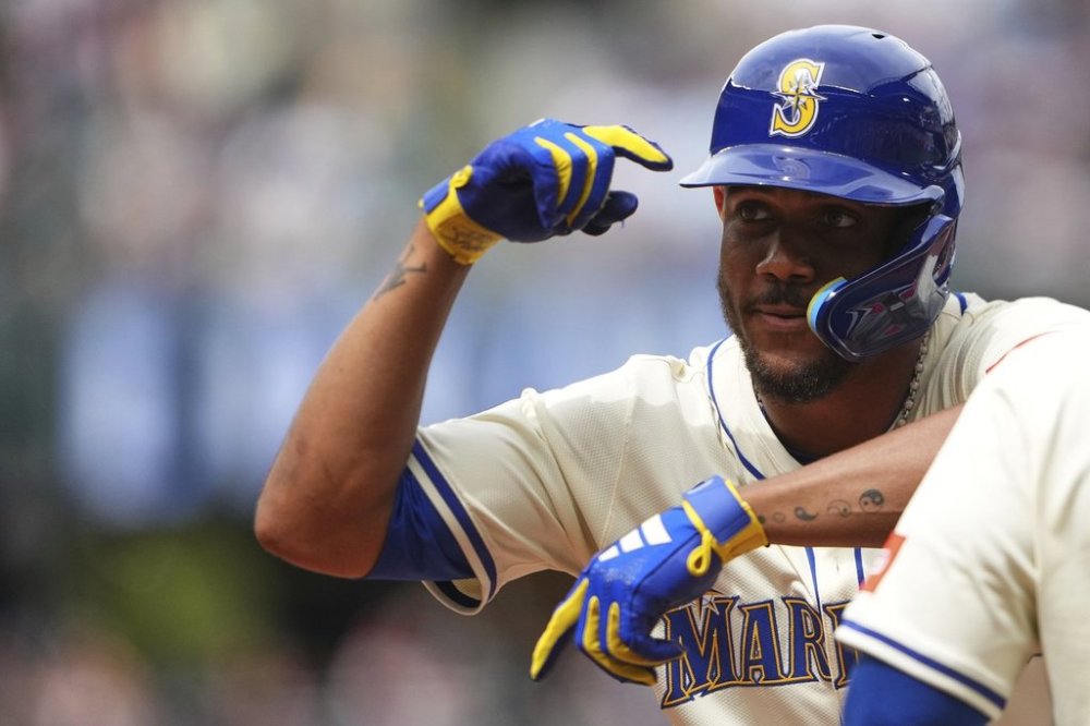 Seattle Mariners' Julio Rodriguez reacts after hitting a single against the Texas Rangers during the fifth inning of a baseball game Sunday, Aug. 3, 2025, in Seattle. (AP Photo/Lindsey Wasson)