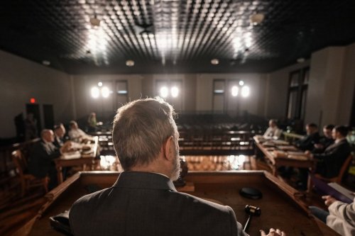 Stan Lane, portraying Judge John T. Raulston in the play 