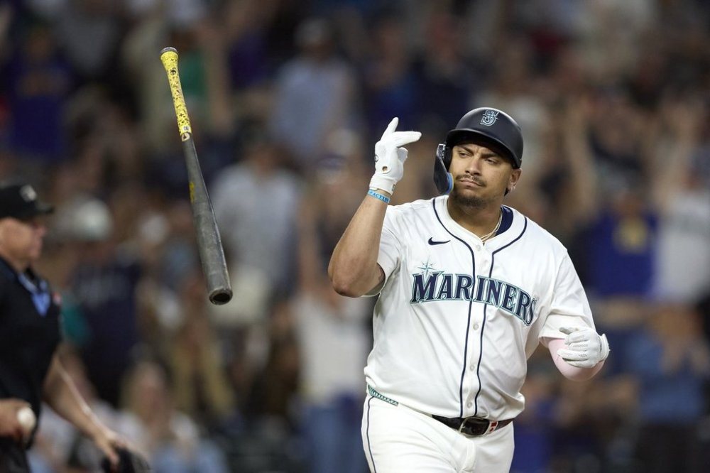 Seattle Mariners first baseman Josh Naylor hits a two RBI home run off Chicago White Sox pitcher Bryan Hudson during the seventh inning of a baseball game, Tuesday, Aug. 5, 2025, in Seattle. (AP Photo/John Froschauer)
