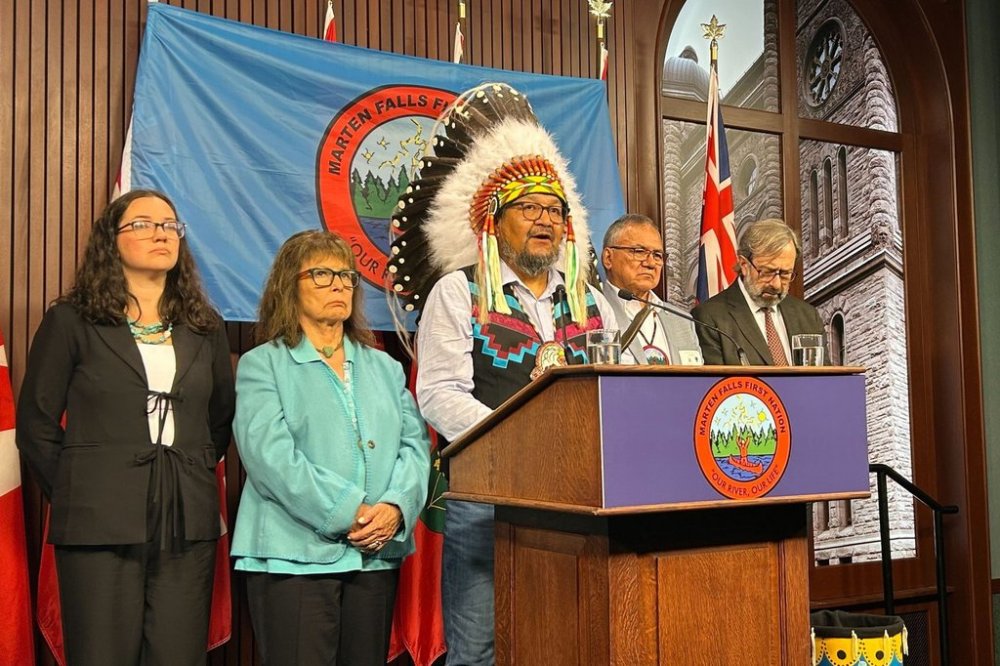 Marten Falls First Nation Chief Bruce Achneepineskum, centre, speaks at a press conference in Toronto, on Thursday, Aug. 7, 2025. The First Nation has filed a statement of claim asking for interim and permanent injunctions preventing Ontario and Canada from funding or participating in mining-related activities in the Ring of Fire. THE CANADIAN PRESS/Allison Jones