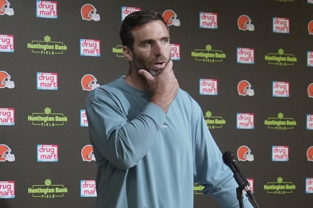 Cleveland Browns quarterback Joe Flacco answers questions after an NFL preseason football game against the Los Angeles Rams, Saturday, Aug. 23, 2025, in Cleveland. (AP Photo/Sue Ogrocki)