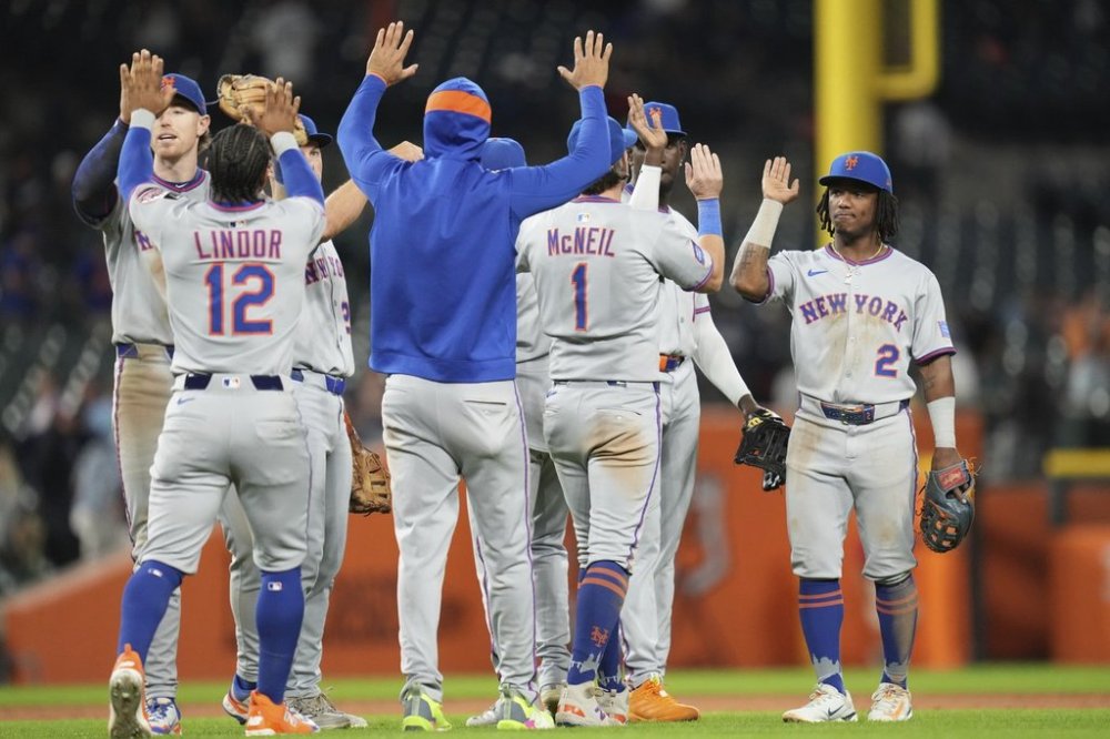 The New York Mets celebrate with the dugout after the team's win against the Detroit Tigers in a baseball game, Tuesday, Sept. 2, 2025, in Detroit. (AP Photo/Ryan Sun)