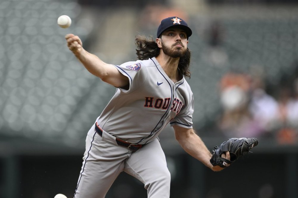 Houston Astros starting pitcher Spencer Arrighetti throws during the first inning of a baseball game against the Baltimore Orioles, Sunday, Aug. 24, 2025, in Baltimore. (AP Photo/Nick Wass)
