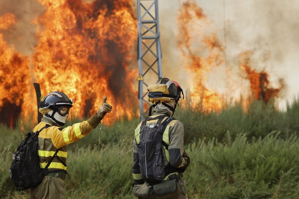 Aug 2025: Spain deploys 500 more troops to battle wildfires during extended heat wave