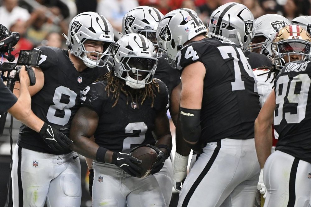 Las Vegas Raiders running back Ashton Jeanty (2) celebrates his rushing touchdown with teammates during the first half of a preseason NFL football game against the San Francisco 49ers, Saturday, Aug. 16, 2025, in Las Vegas. (AP Photo/David Becker)