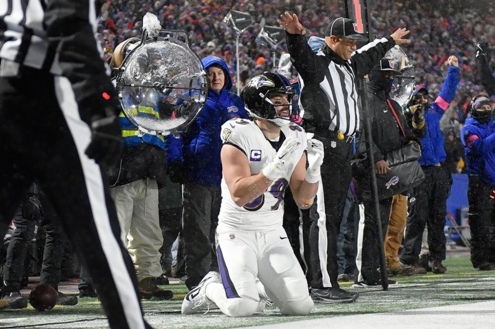 FILEL - Baltimore Ravens tight end Mark Andrews (89) reacts after dropping the game-tying two-point conversion during the second half of an NFL football divisional playoff game against the Buffalo Bills in Orchard Park, N.Y., Sunday, Jan. 19, 2025. (AP Photo/Adrian Kraus, File)