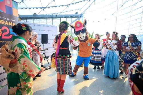 Dancing with the Folklorama Llama mascot. (Ruth Bonneville / Free Press)