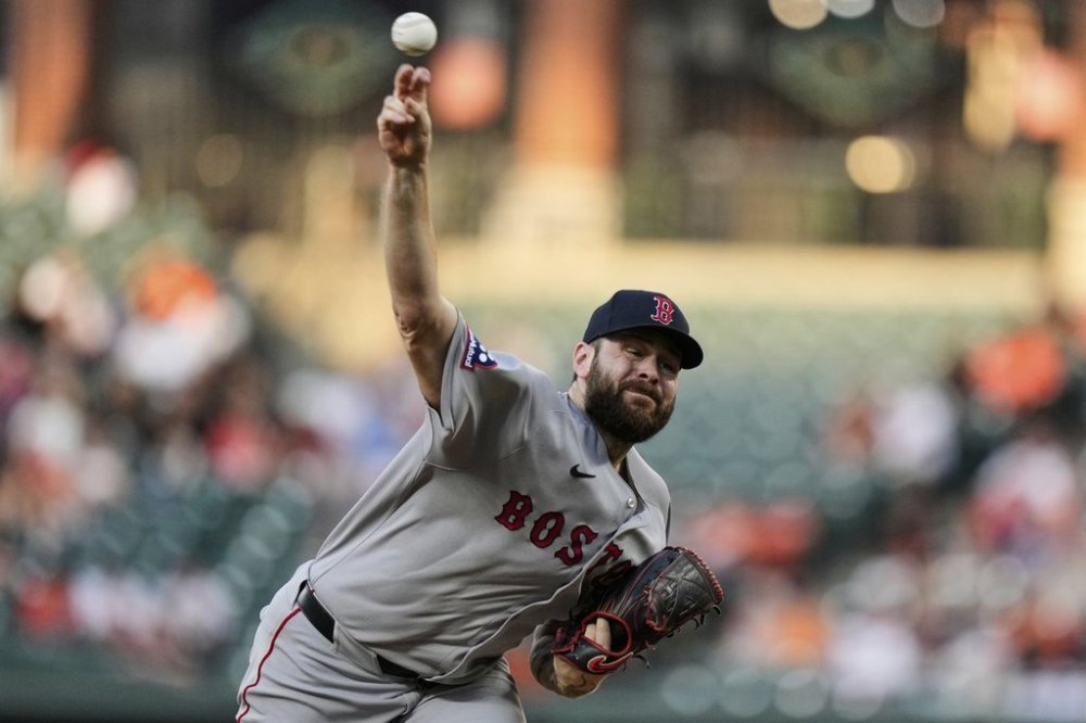 Boston Red Sox starting pitcher Lucas Giolito delivers during the second inning of a baseball game against the Baltimore Orioles, Tuesday, Aug. 26, 2025, in Baltimore. (AP Photo/Stephanie Scarbrough)