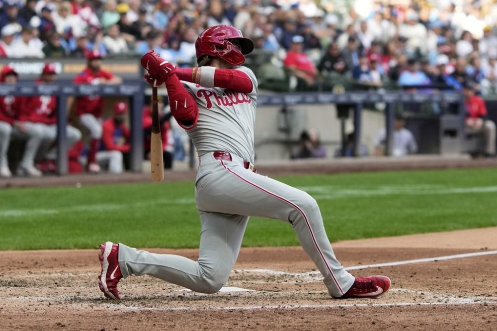 Philadelphia Phillies' Bryson Stott hits an RBI double during the ninth inning of a baseball game against the Milwaukee Brewers Thursday, Sept. 4, 2025, in Milwaukee. (AP Photo/Morry Gash)
