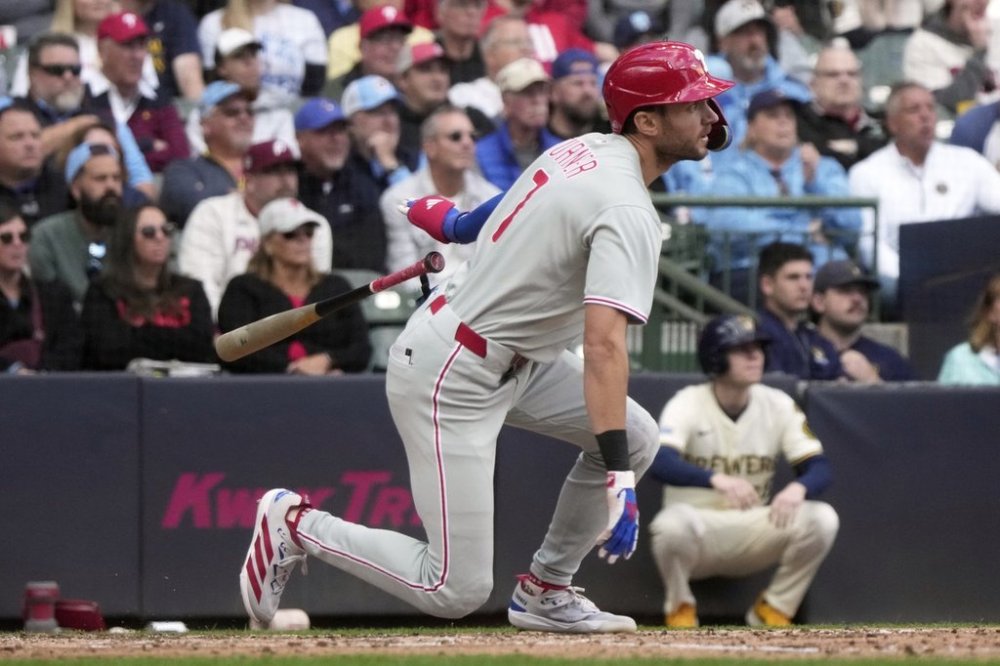 Philadelphia Phillies' Trea Turner hits an RBI single during the seventh inning of a baseball game against the Milwaukee Brewers Thursday, Sept. 4, 2025, in Milwaukee. (AP Photo/Morry Gash)