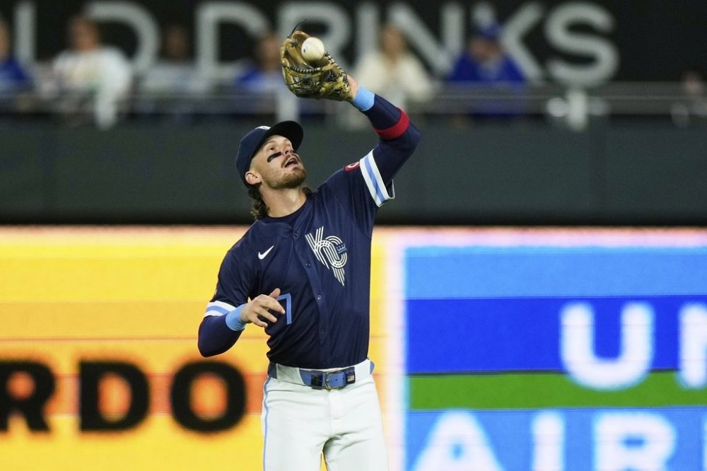 Kansas City Royals shortstop Bobby Witt Jr. catches a fly ball for the out on Minnesota Twins' Trevor Larnach during the fifth inning of a baseball game Friday, Sept. 5, 2025, in Kansas City, Mo. (AP Photo/Charlie Riedel)