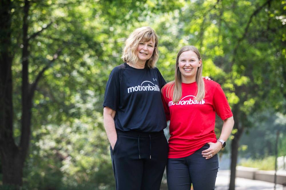 MIKAELA MACKENZIE / FREE PRESS
Corrie Purvis (left) and Paige Bouchard volunteer their time with Motionball, an annual Special Olympics fundraiser that brings people from the community together with Special Olympics athletes for a day-long sports competition.