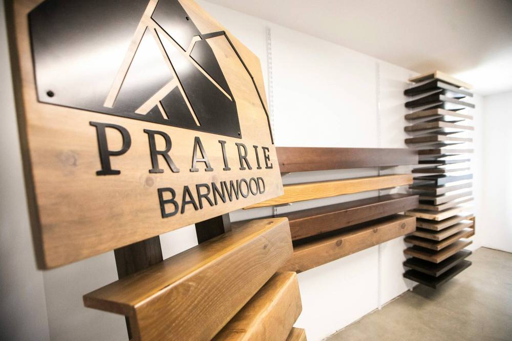 MIKAELA MACKENZIE / FREE PRESS
Finish and thickness options are displayed at Prairie Barnwood in Morden.