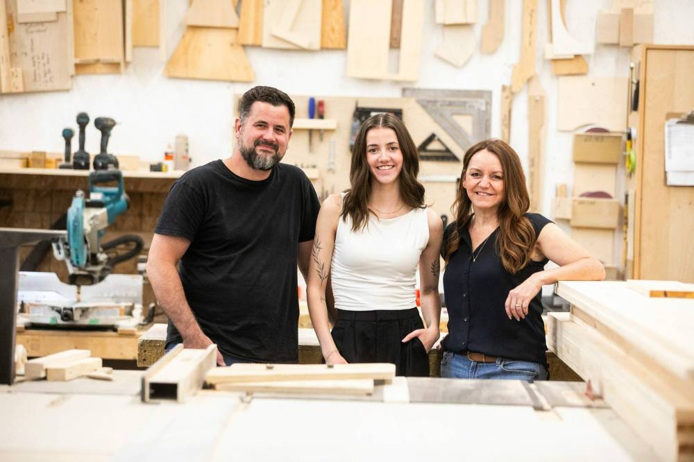 MIKAELA MACKENZIE / FREE PRESS
Morden’s Prairie Barnwood is a family affair for the Wytons. Blayne (left) and Tara run the business together and their eldest daughter, Natalya (centre) is the company’s social media manager.