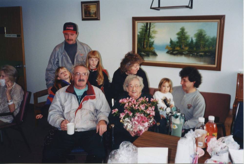 Supplied
Suzanne Barrow and family. (From left back row): Howie, Jill, Christine, Suzanne. (From Left front row): George, Louise, Shayla, and Randy.
