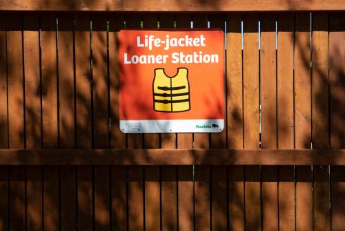 ANDREW RYAN / WINNIPEG FREE PRESS A life jacket loaner station located at the entrance to Birds Hill East beach on July 4, 2018. Highlighting beach safety precautions in light of recent drownings at Countryfest and the Pinawa Dam.