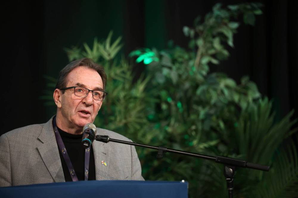 Agriculture minister Ron Kostyshyn said the federal government may need to get involved. (Tim Smith / Brandon Sun files)
