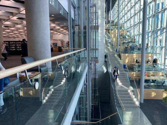 A 40-year-old man has died after sources say he jumped from a fourth-floor ledge in the city's largest library. (Mikaela MacKenzie / Free Press files)