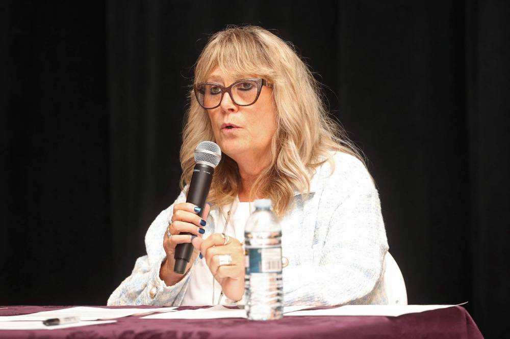 Colleen Robbins of the PC Party of Manitoba speaks during the Souris & Glenwood Chamber of Commerce byelection debate with Ray Berthelette of the NDP and Stephen Reid of the Manitoba Liberal Party at the Avalon Theatre in Souris on Wednesday evening. (Tim Smith/The Brandon Sun)