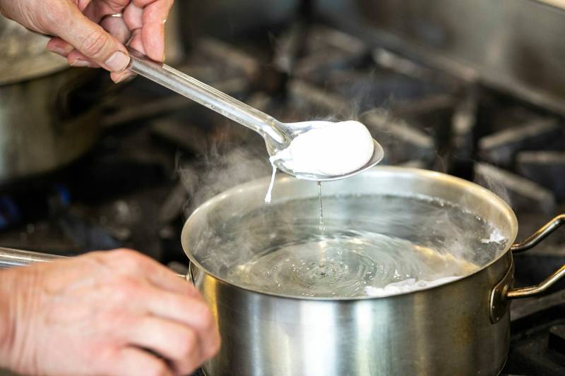 MIKAELA MACKENZIE / FREE PRESS
A slotted spoon will help get the egg out of the water.