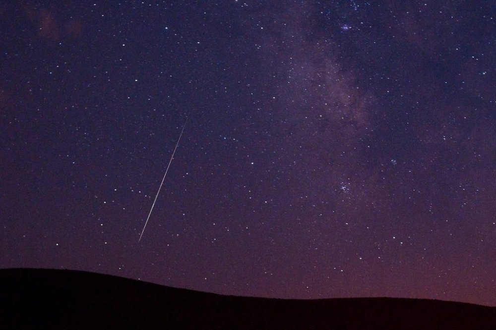 A Perseid meteor streaks across the sky during the Perseid meteor shower in Vinton, Calif., on Tuesday, Aug. 11, 2009. THE CANADIAN PRESS/AP - Kevin Clifford