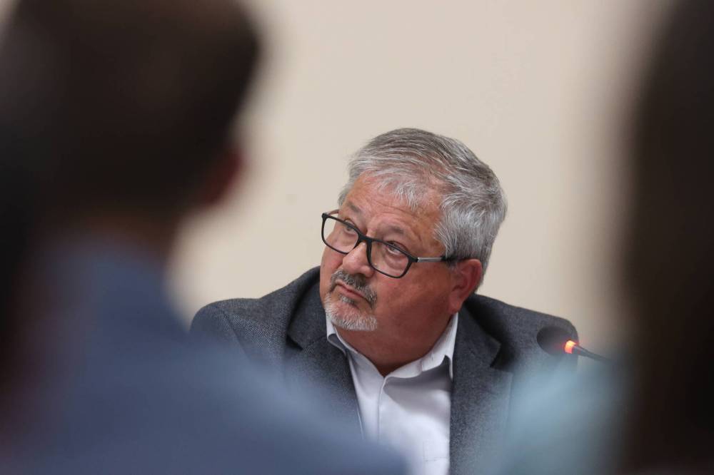 Berthelette listens to a comment from debate emcee Kerry Auriat (off camera). (Matt Goerzen/The Brandon Sun)