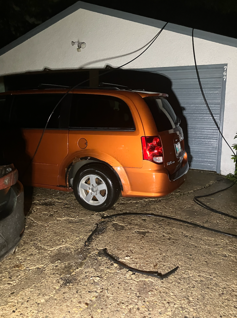 SUPPLIED
A Manitoba Hydro crew captured this image of downed power lines in a back lane in River Heights early Thursday, after thunderstorms and high winds caused power outages for thousands of Manitobans.