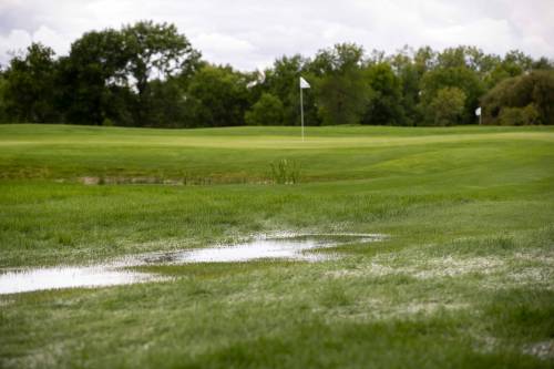 BROOK JONES / FREE PRESS
                                An estimated 2.6 inches of rain pounded Breezy Bend Country Club during an intense, slow-moving thunderstorm Wednesday night that led to the course being waterlogged, postponing the Manitoba Open to a Saturday start.
