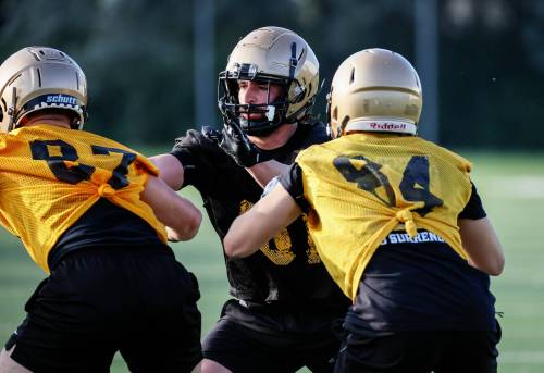 JOHN WOODS / FREE PRESS
                                University of Manitoba Bisons linebacker Nic Pereira (centre) is one of the veteran returning players on the defence this season. The 2025 campaign marks his first year as a team captain.