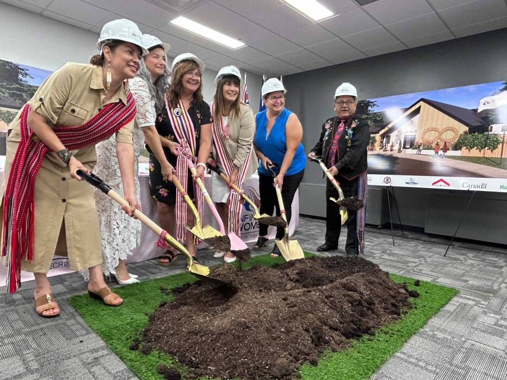NICOLE BUFFIE / FREE PRESS
From left: Federal minister of northern and arctic affairs Rebecca Chartrand, Manitoba families minister Nahanni Fontaine, Anita Campbell, a spokeswoman for the Infinity Women Secretariat, housing, addictions and homelessness minister Bernadette Smith, Manitoba Métis Federation vice-president Frances Chartrand and MMF energy and infrastructure minister Jack Park at the groundbreaking for a new, 10-bed transitional facility for women fleeing domestic abuse, which was held offsite to protect the project’s location and it’s future tenants.