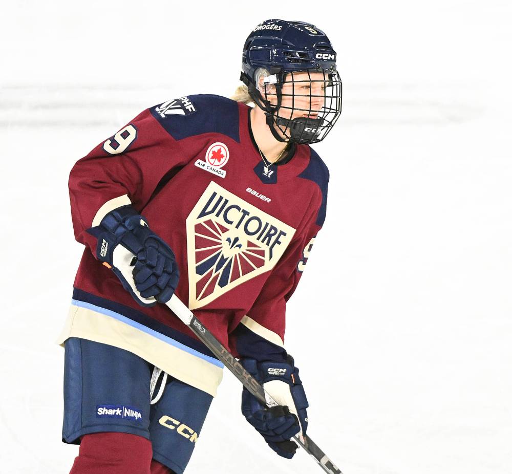 Graham Hughes / THE CANADIAN PRESS FILES
Montreal Victoire defender and Winnipegger Kati Tabin is one of 30 Olympic hopefuls on the women’s national team roster taking part in the orientation camp this week in Calgary.