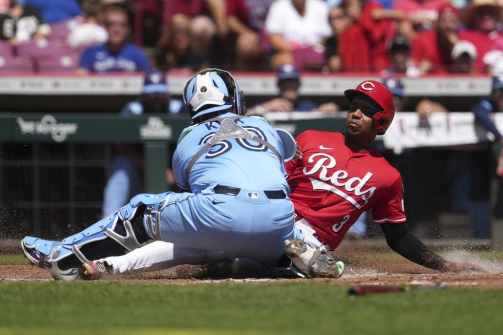 Cincinnati Reds' Ke'Bryan Hayes, right, is tagged out at home plate by Toronto Blue Jays' Alejandro Kirk, left, in the second inning of a baseball game Monday, Sept. 1, 2025, in Cincinnati. (AP Photo/Kareem Elgazzar)