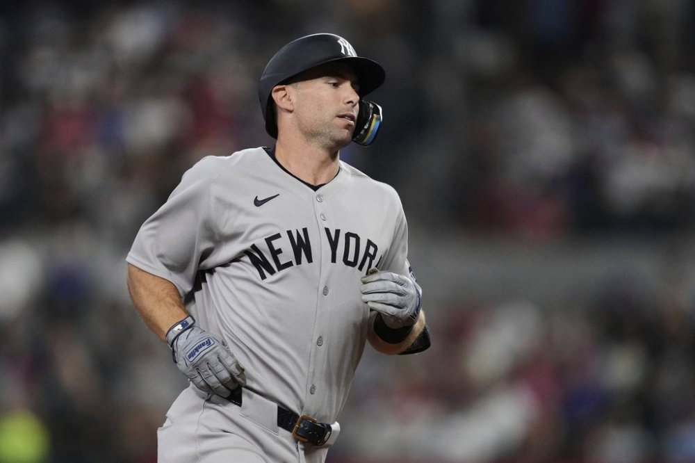 New York Yankees' Paul Goldschmidt rounds the bases after hitting a solo home run in the seventh inning of a baseball game against the Texas Rangers Wednesday, Aug. 6, 2025, in Arlington, Texas. (AP Photo/Tony Gutierrez)