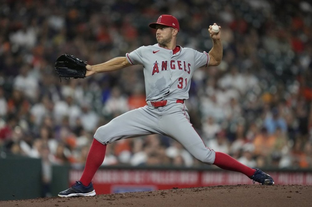 Los Angeles Angels starting pitcher Tyler Anderson throws during the second inning of a baseball game against the Houston Astros in Houston, Friday, Aug. 29, 2025. (AP Photo/Ashley Landis)