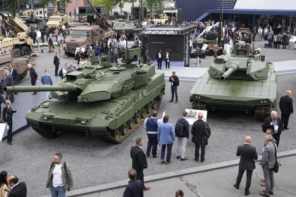 FILE - Visitors gather by a Leopard 2 A8 tank, left, and a Leopard 2A-RC-3.0 tank at the Eurosatory Defense and Security exhibition, Wednesday, June 19, 2024 in Villepinte, north of Paris, On Wednesday Sept. 3, 2025. (AP Photo/Michel Euler/File)