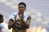FILE - Borussia Dortmund's Jobe Bellingham applauds after the Club World Cup Group F soccer match between Borussia Dortmund and Ulsan in Cincinnati, June 25, 2025. (AP Photo/Jeff Dean, file)