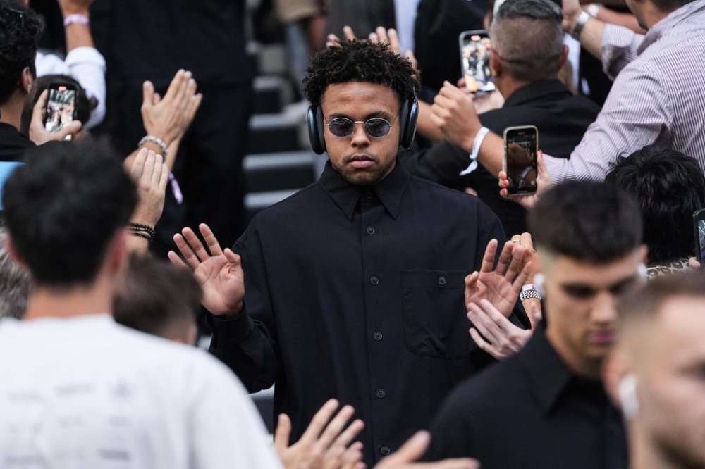 Juventus's Weston McKennie arrives before the start of a Serie A soccer match between Juventus and Parma at the Juventus Stadium in Turin, northern Italy, Sunday, Aug. 24, 2025. S(Fabio Ferrari/LaPresse via AP)