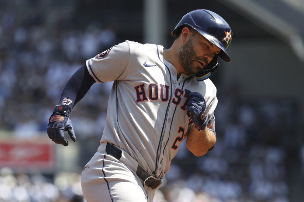 Houston Astros' Jose Altuve runs the bases after hitting a home run during the first inning of a baseball game against the New York Yankees, Sunday, Aug. 10, 2025, in New York. (AP Photo/Pamela Smith)
