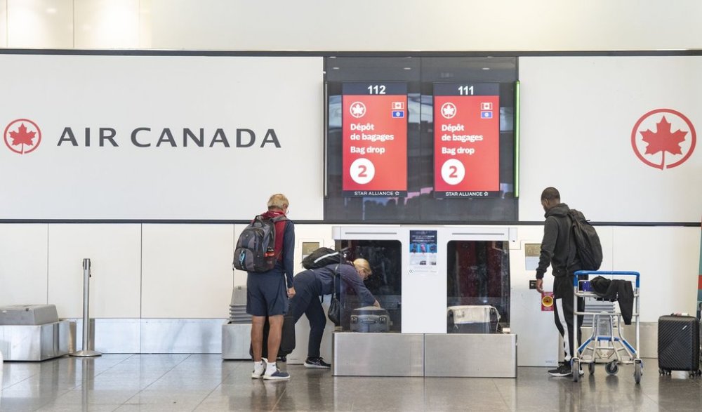 Air Canada travellers load their luggage at Montreal-Pierre Elliott Trudeau International Airport in Dorval, Que., on Tuesday, Aug. 19, 2025. THE CANADIAN PRESS/Christinne Muschi