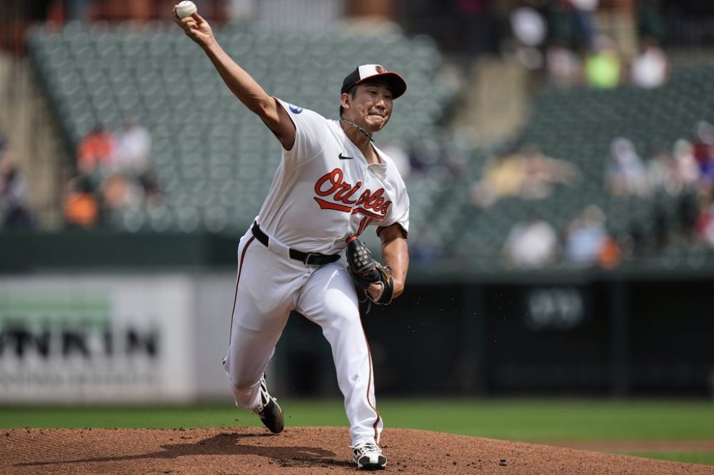 Baltimore Orioles starting pitcher Tomoyuki Sugano delivers during the first inning of a baseball game against the Seattle Mariners, Thursday, Aug. 14, 2025, in Baltimore. (AP Photo/Stephanie Scarbrough)