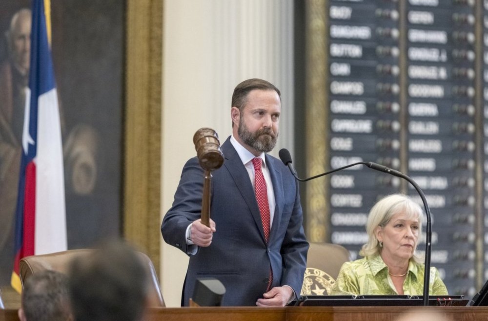 House Speaker Dustin Borrow, R - Lubbock, gavels Sine Die, ending the special session after failing to reach a quorum, Friday, Aug. 15, 2025, in Austin, Texas. (AP Photo/Rodolfo Gonzalez)