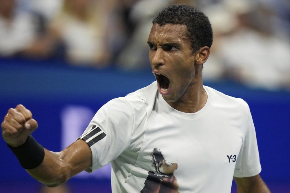 Felix Auger-Aliassime, of Canada, reacts against Jannik Sinner, of Italy, during the men's singles semifinals of the U.S. Open tennis championships, Friday, Sept. 5, 2025, in New York. (AP Photo/Frank Franklin)