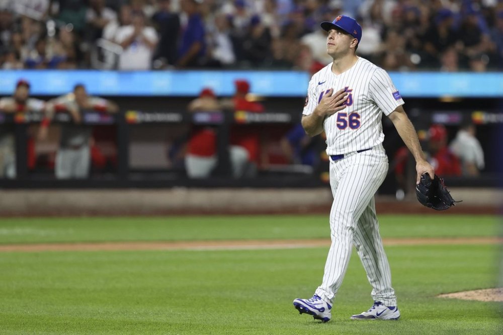 New York Mets pitcher Ryan Helsley walks to the dugout during the eighth inning of a baseball game against the Philadelphia Phillies, Tuesday, Aug. 26, 2025, in New York. (AP Photo/Pamela Smith)