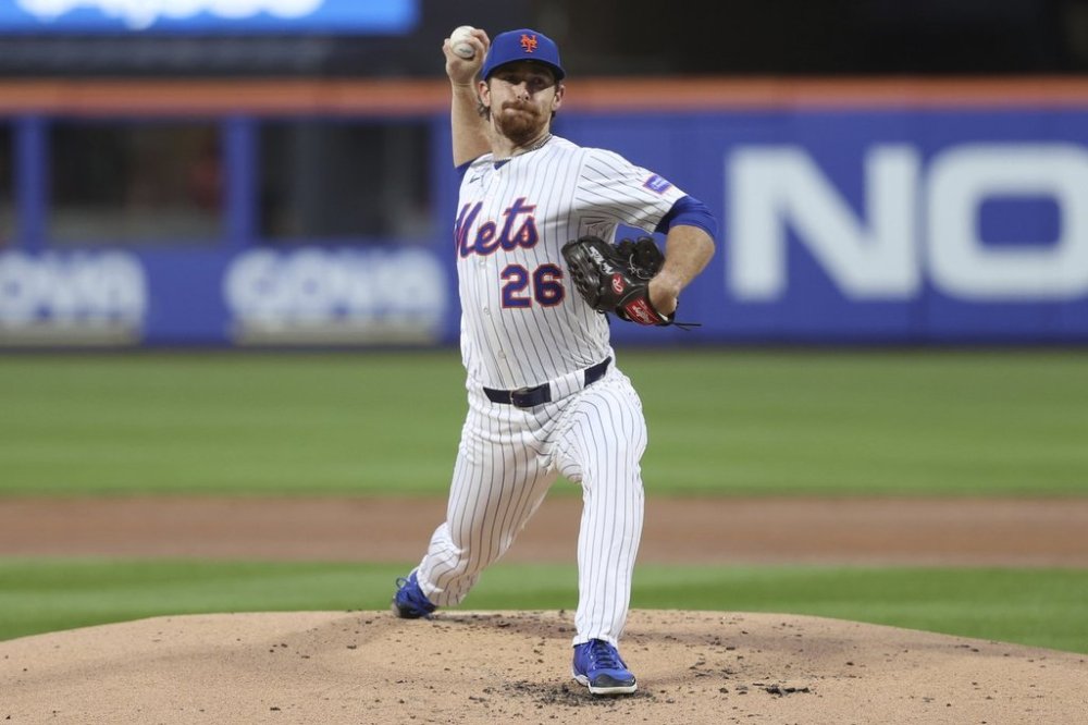New York Mets pitcher Nolan McLean throws during the second inning of a baseball game against the Philadelphia Phillies, Wednesday, Aug. 27, 2025, in New York. (AP Photo/Pamela Smith)