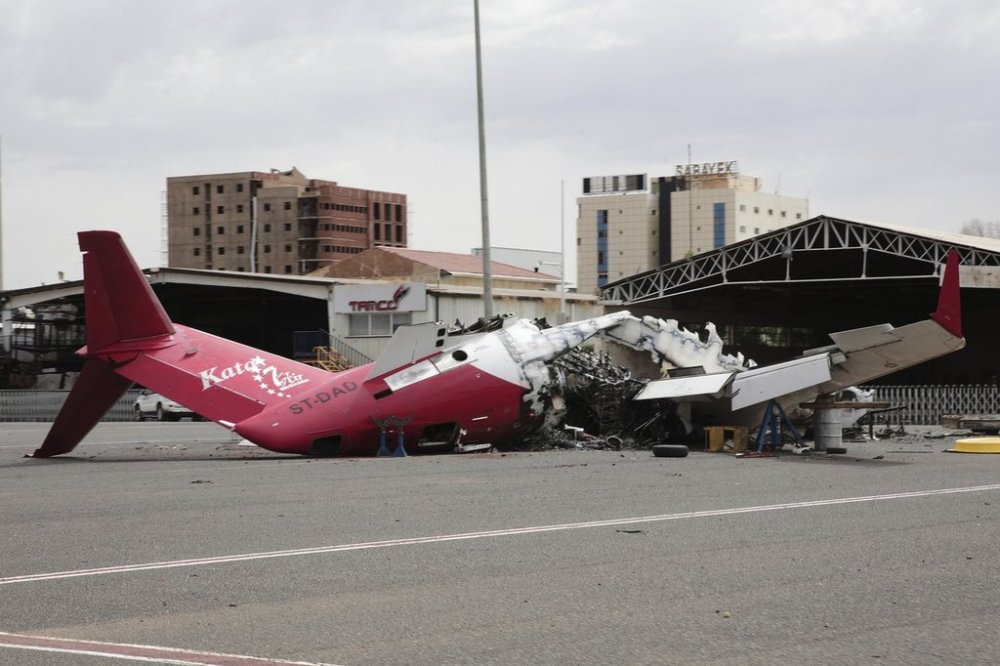 A damaged aircraft, previously destroyed during fighting between the Sudanese Armed Forces (SAF) and the paramilitary Rapid Support Forces (RSF), lies on the tarmac at Khartoum International Airport, Khartoum, Sudan, Wednesday, Aug. 13, 2025. (AP Photo/Marwan Ali)