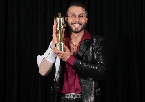 bbno$ poses for photos after winning the TikTok Juno Fan Choice award during the Juno Awards in Vancouver on Sunday, March 30, 2025. THE CANADIAN PRESS/Darryl Dyck