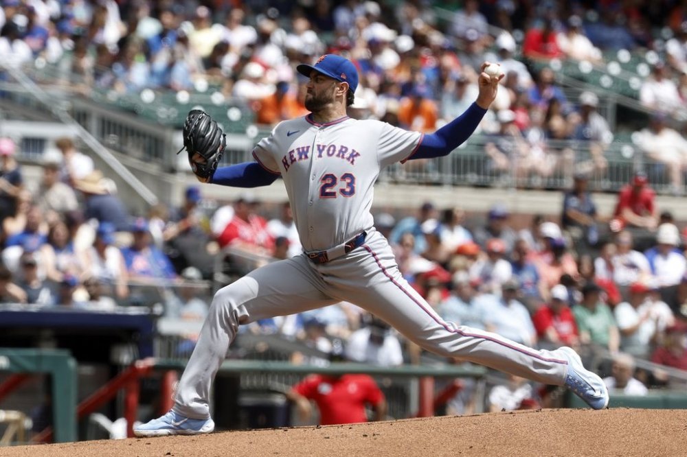 New York Mets pitcher David Peterson throws during the first inning of a baseball game against the Atlanta Braves, Sunday, Aug. 24, 2025, in Atlanta. (AP Photo/Butch Dill)